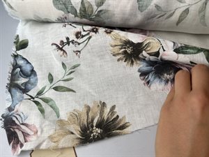 Fastvævet hør - smukke elegante blomster i blide toner